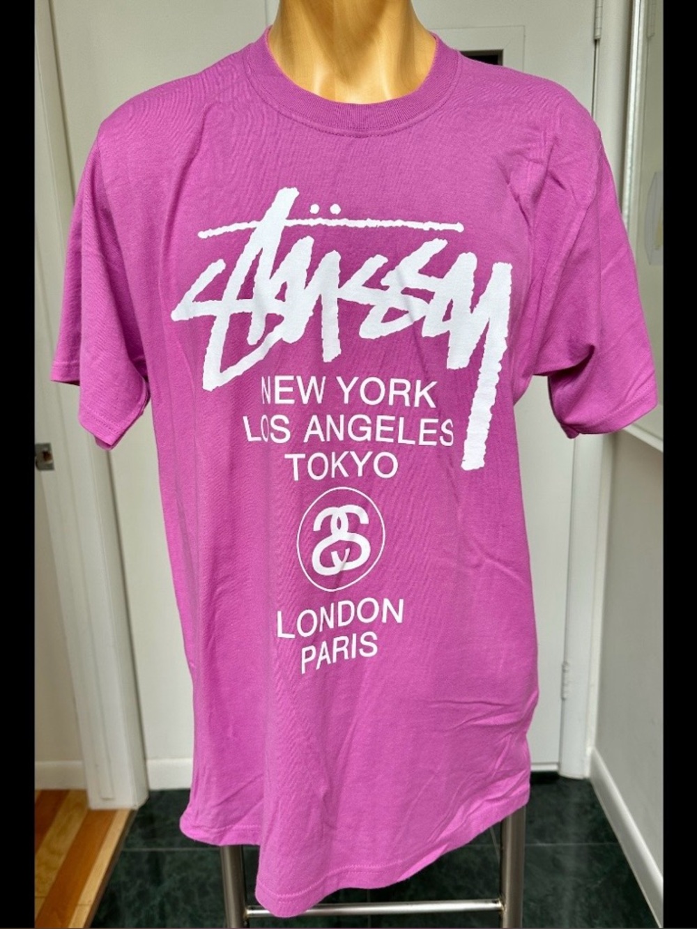 NEW STUSSY MENS WORLD TOUR STREETWEAR TSHIRT BERRY ORCHID PURPLE M TOKYO COMPTON